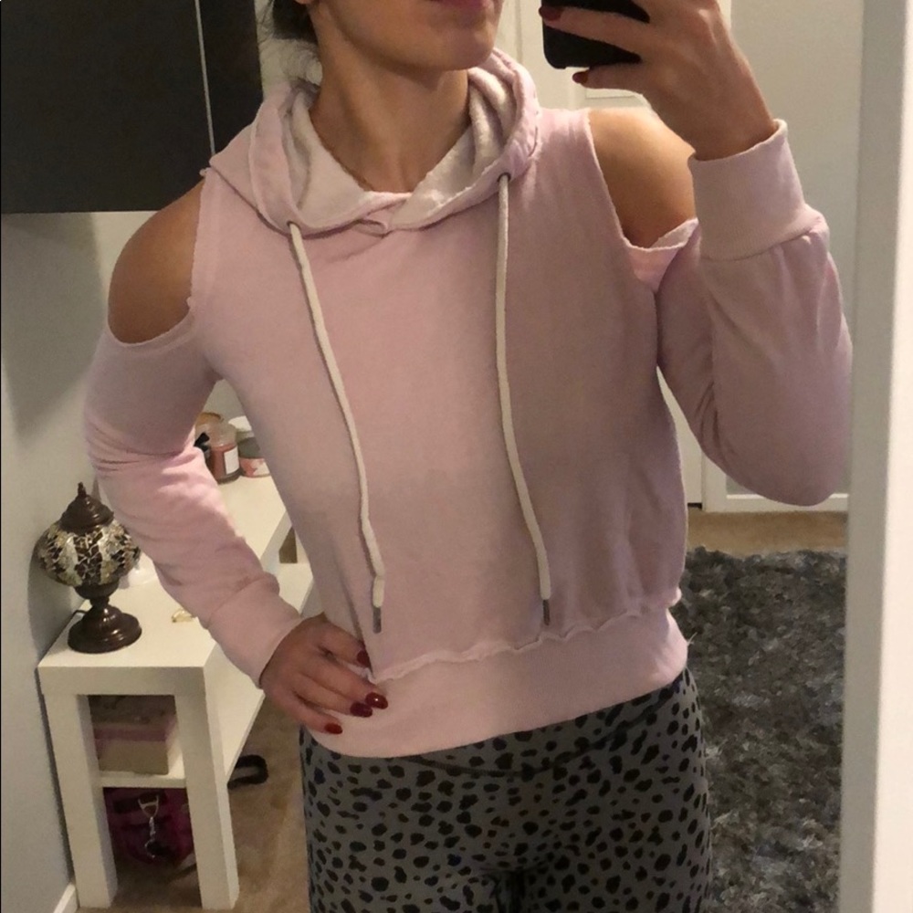 Baby pink cropped shoulder hoodie